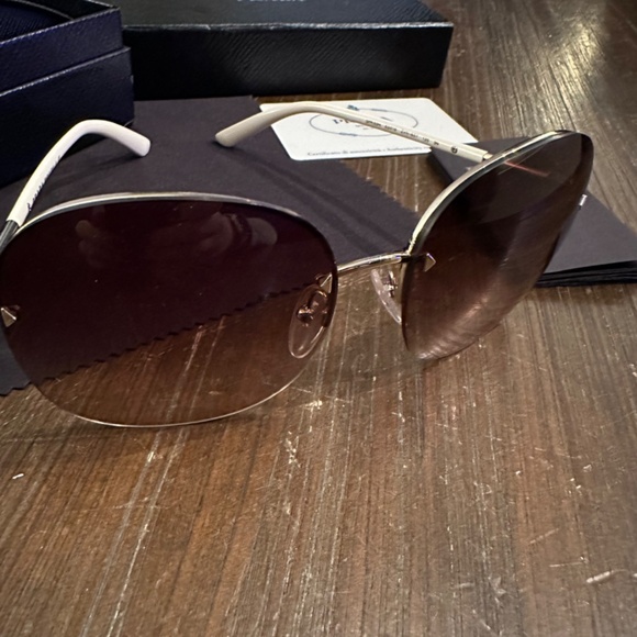 New & Unused Prada Sunglasses - Model SPR53N - Picture 2 of 4